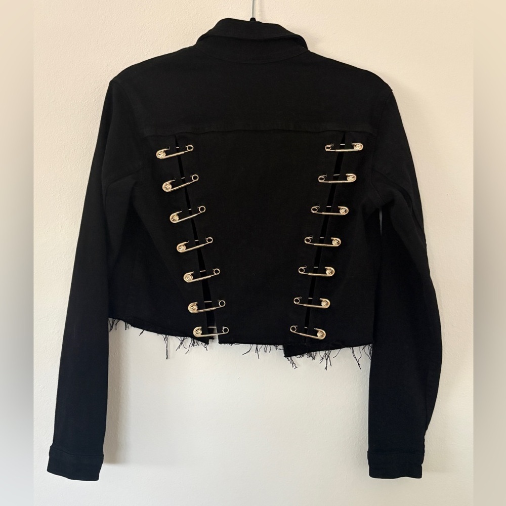 L’AGENCE Black Aria Safety Pin Cropped Distressed Hem Denim Jacket RARE - Picture 4 of 9